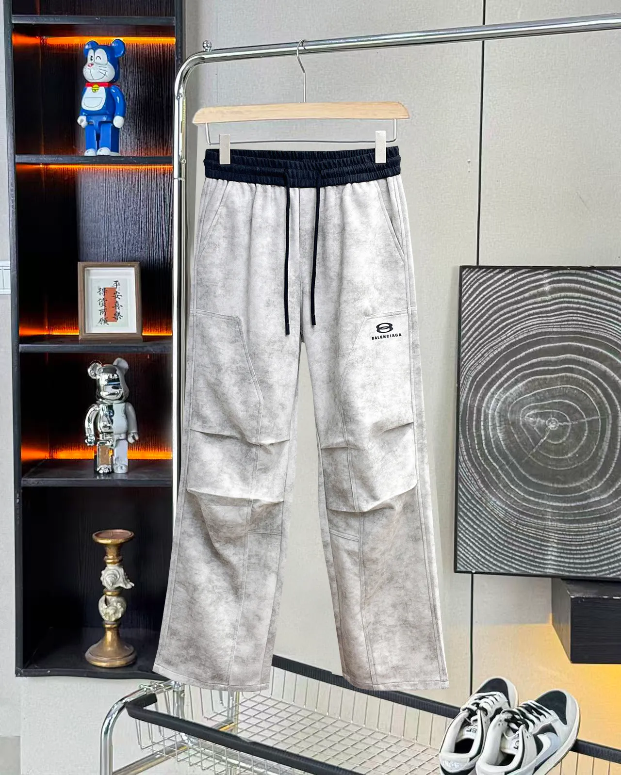 Balenciaga 🆕2026 Autumn and Winter New Arrival Casual Pants! The official website will be released simultaneously. Brand Classic LOGO casual pants, customized fabrics, excellent comfort and strong touch. Highly recognisable, perfect appearance and craftsmanship. Size:M-3XL